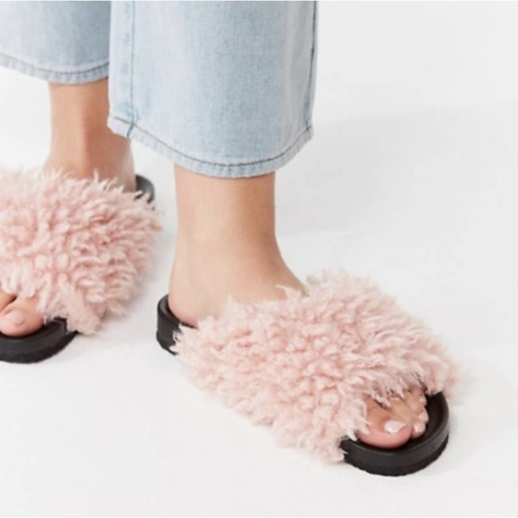 Urban Outfitters Shoes - URBAN Outfitters NEW Blush Pink Faux Fur Comfy Contoured Slides Size 6